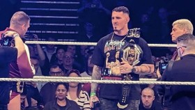 Světoví šampioni v těžké váze z WWE & UFC společně v ringu