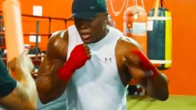 Bobby Lashley začal s tréninkem na svůj boxerský zápas