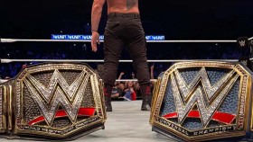 Undisputed WWE Universal šampion Roman Reigns obhajuje alespoň na evropském turné