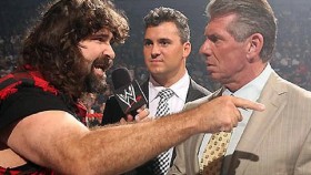 Mick Foley podepsal nový kontrakt s WWE. Jaký je jeho názor na skandál Vince McMahona?