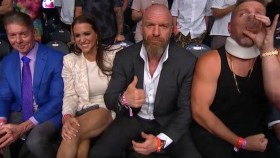 Vince McMahon, Stephanie, Triple H a další se objevili na eventu UFC po skončení MITB