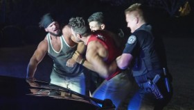 LA Knight vyvolal rvačku v domě AJ Stylese a byl zatčen