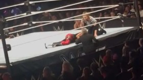 Bayley kvůli zranění nedokončila zápas na víkendovém WWE Live Eventu