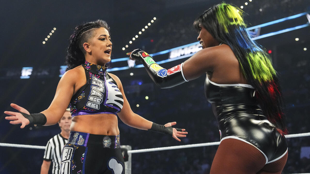 Bayley vs. Naomi