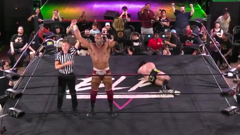 Jinder Mahal hned v prvním zápase po propuštění z WWE získal titul