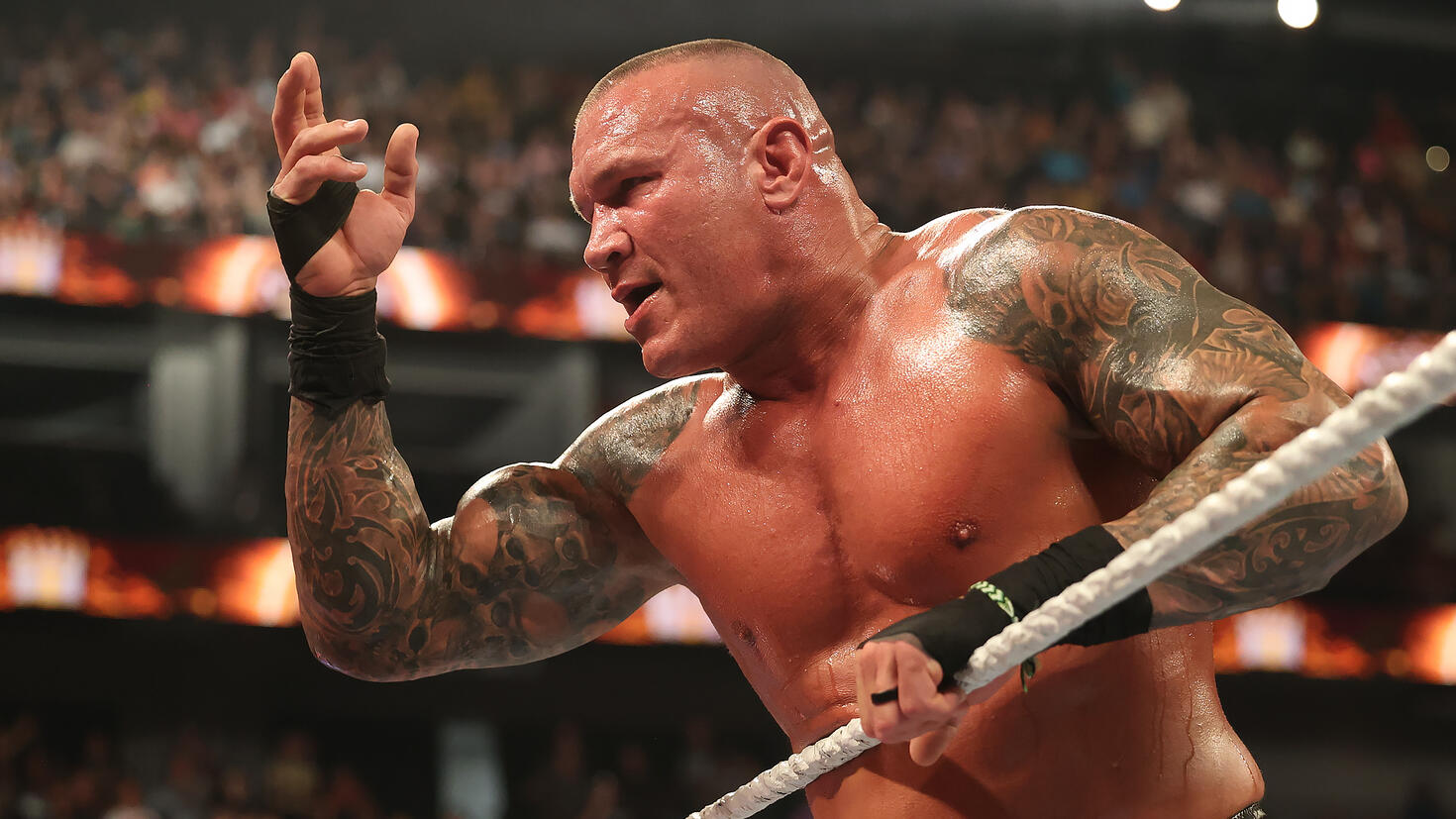 Vtipná reakce Randyho Ortona na špatný údaj o jeho váze při nástupu do ringu