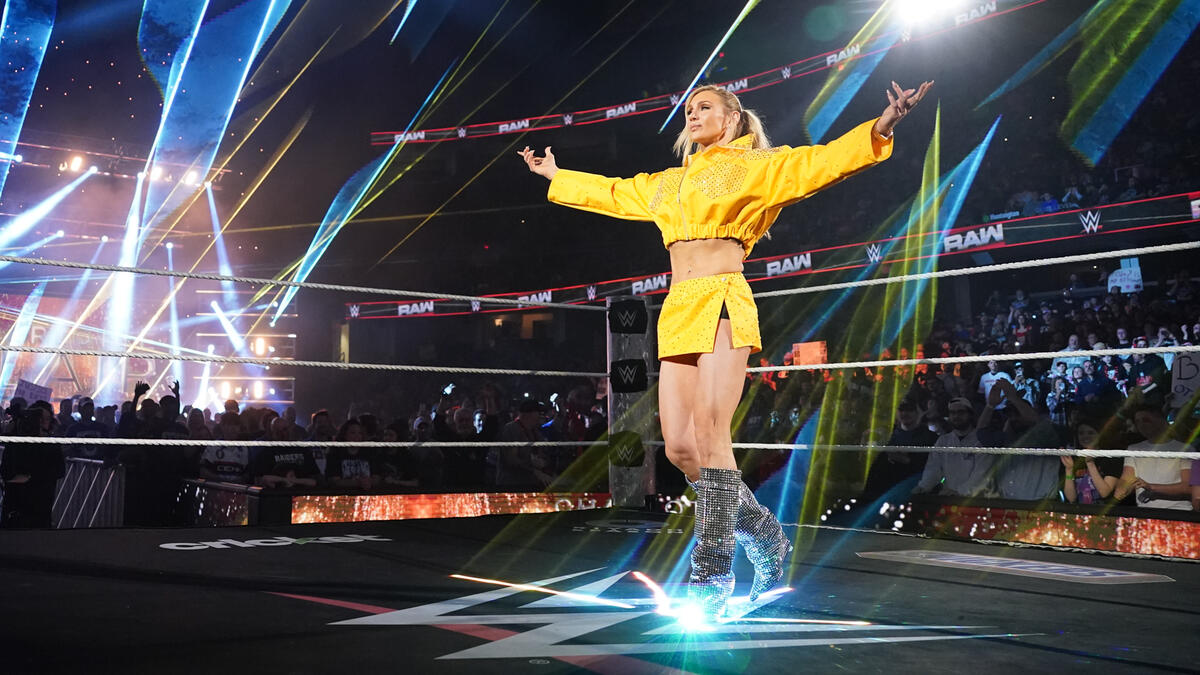 Interní reakce na Charlotte Flair, která byla vypískána v RAW