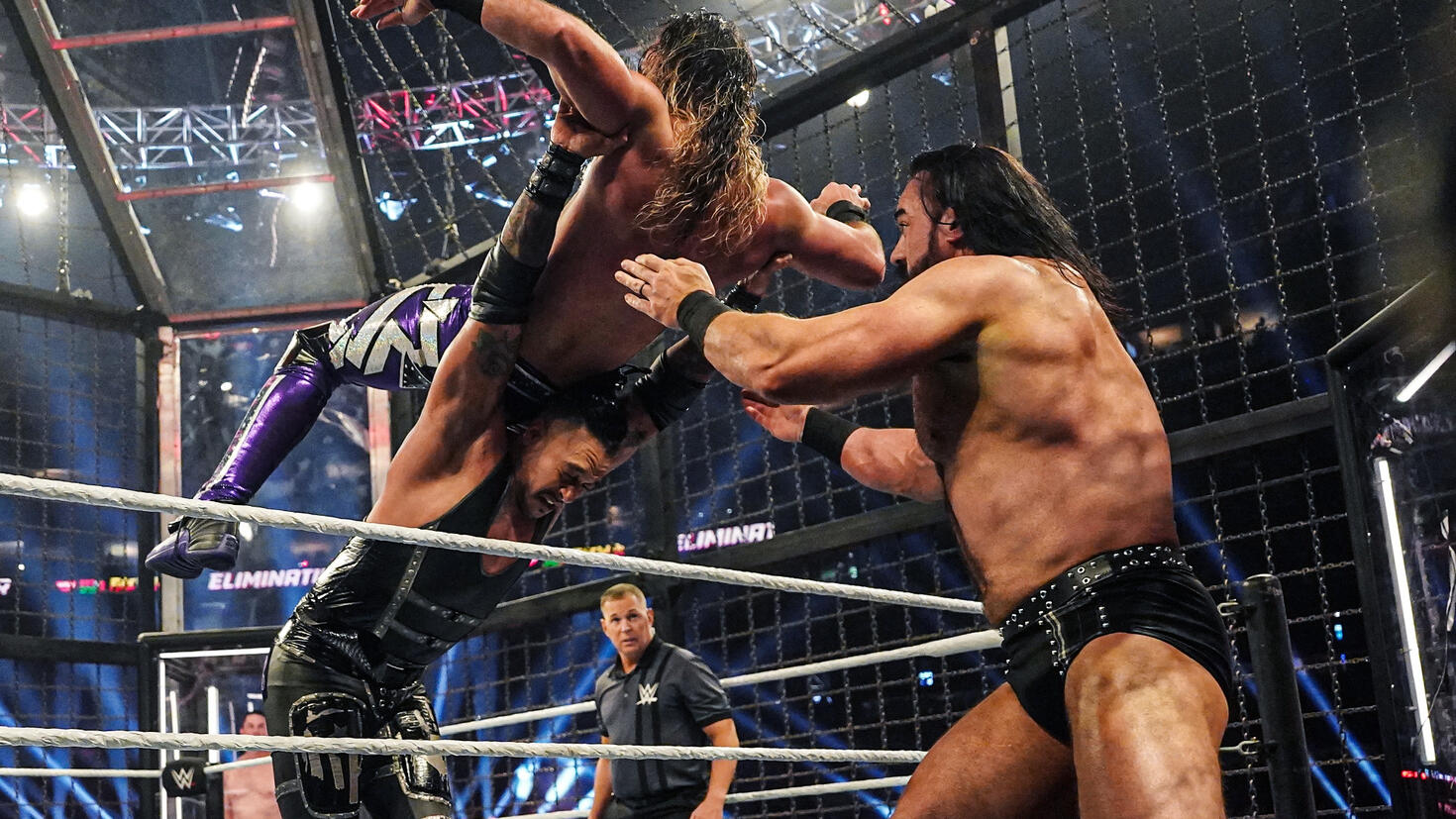 Došlo během WWE Elimination Chamber k nějakému vážnému zranění?