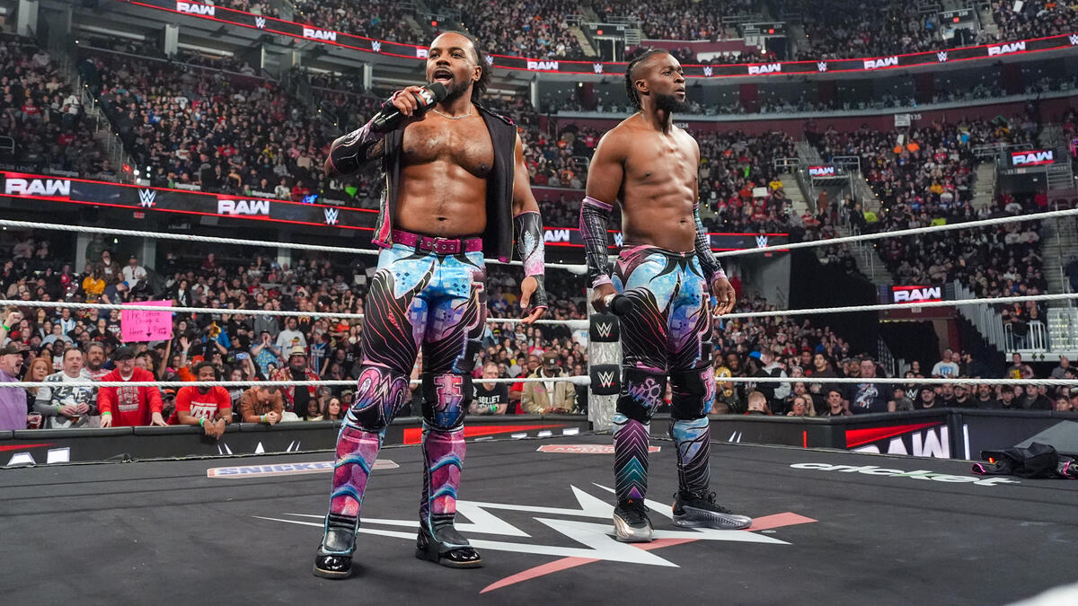 The New Day mají novou nástupovku, NXT wrestler byl propuštěn, Plakát pro Elimination Chamber