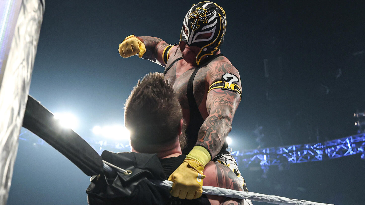 Rey Mysterio prodloužil svou šílenou 21 let trvající sérii v ringu WWE