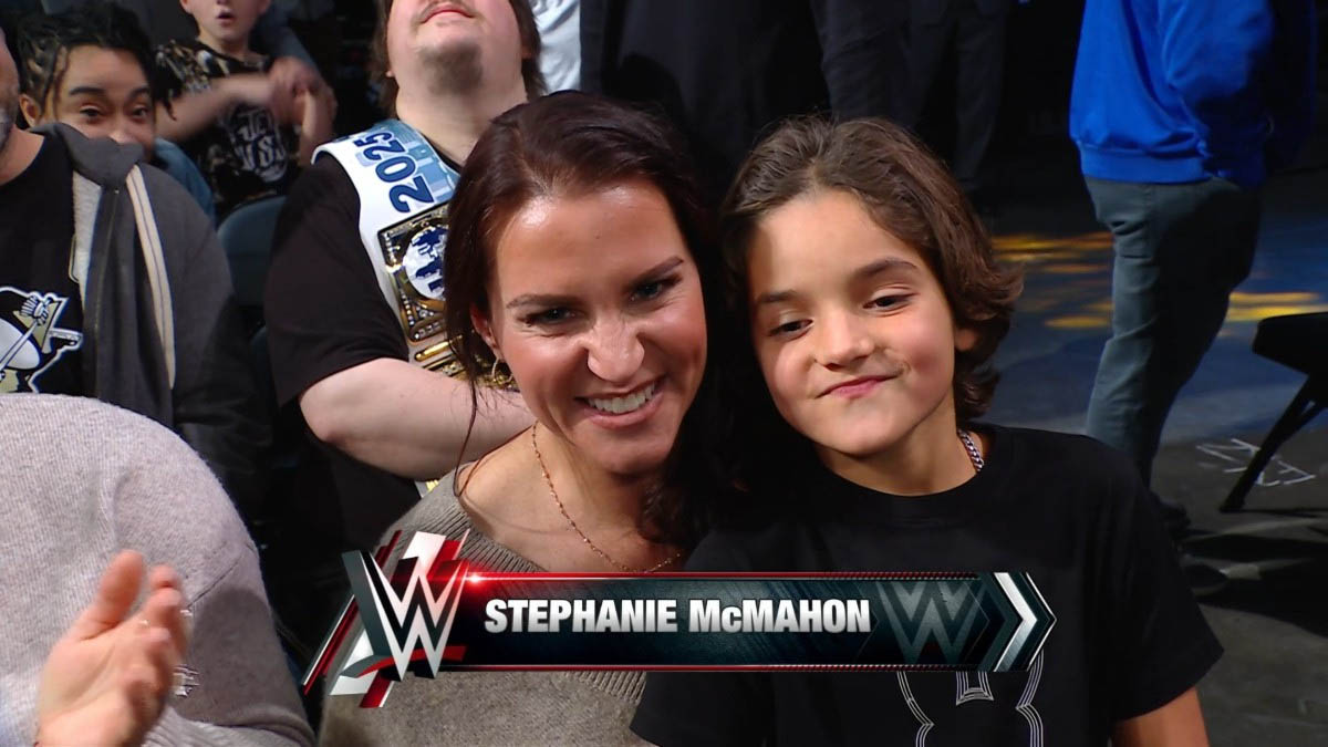 Stephanie McMahon se objevila ve včerejším SmackDownu