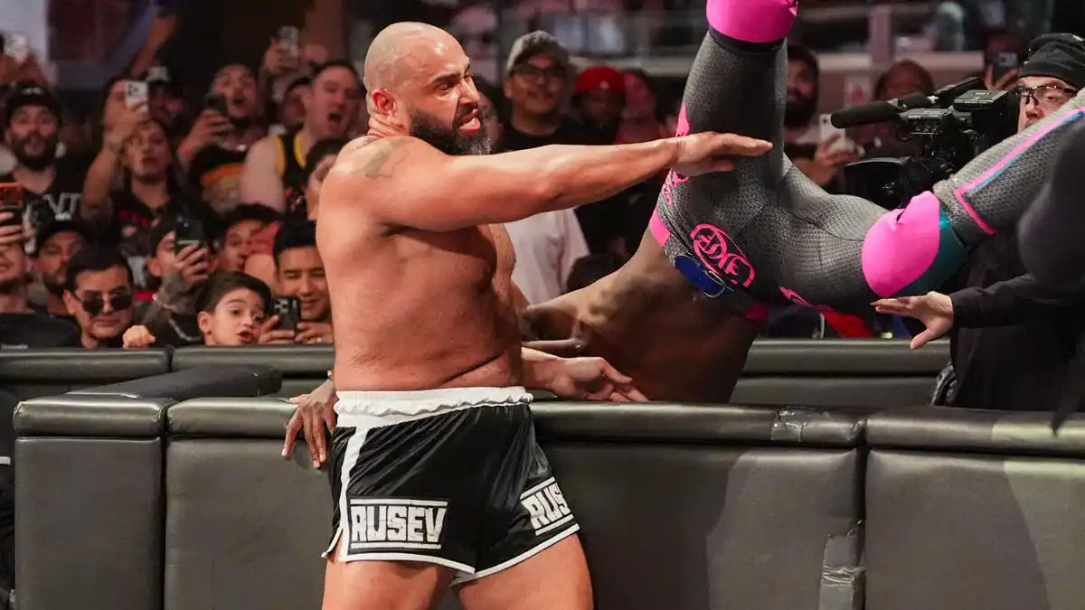 Rusev vs. Je’Von Evans
