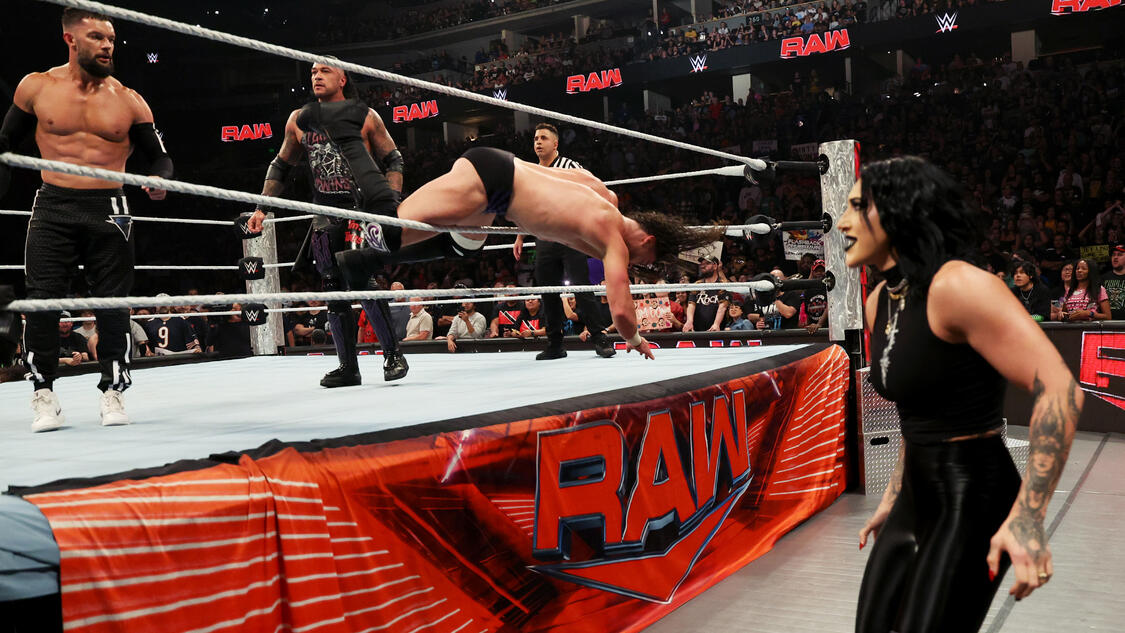 Videa (videos) - WWE RAW